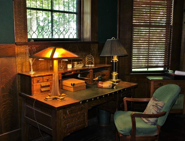 A&C-Lamp-on-Leopold-Desk,-W.jpg